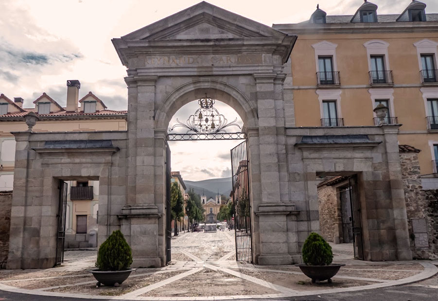 Puerta de la Reina